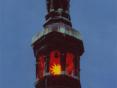 Kirchturm im Advent